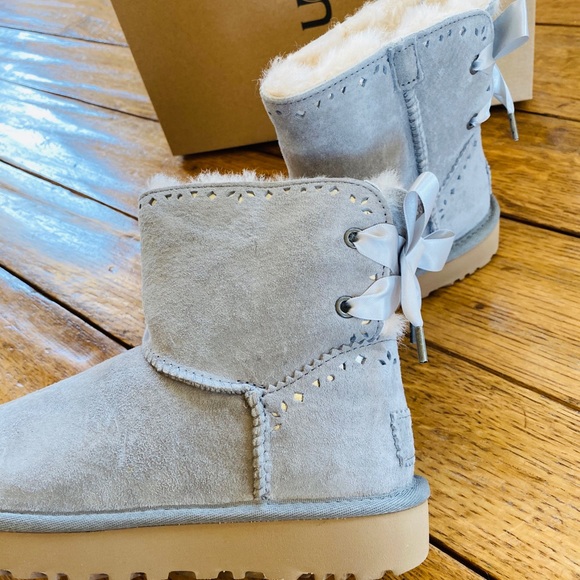 NIB UGG Women’s w dixi flora perforated boots - Picture 6 of 12